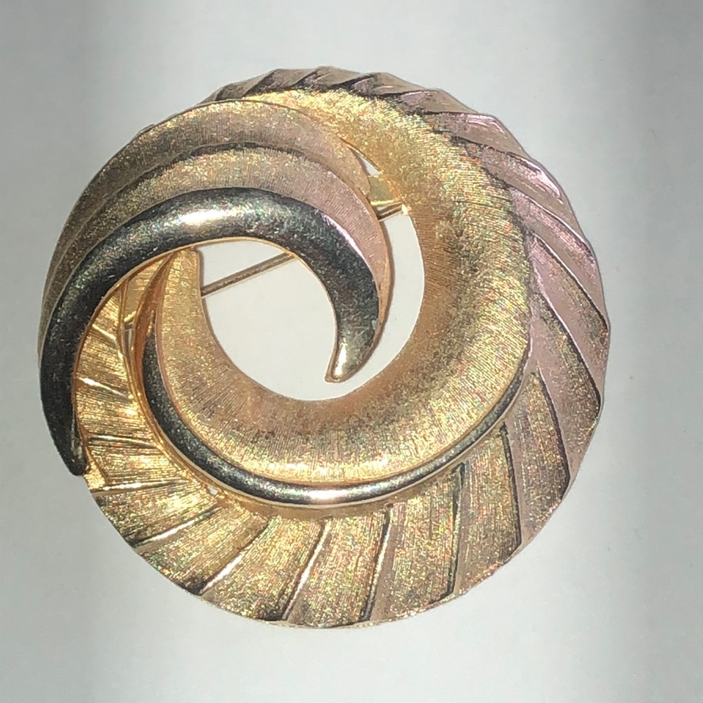 Coro Vintage Swirl Gold Tone Pin Brooch